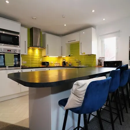 Apartment Glas-go 2 Bedroom 3 Min Walk To Secc Hydro Free Parking Onsite *