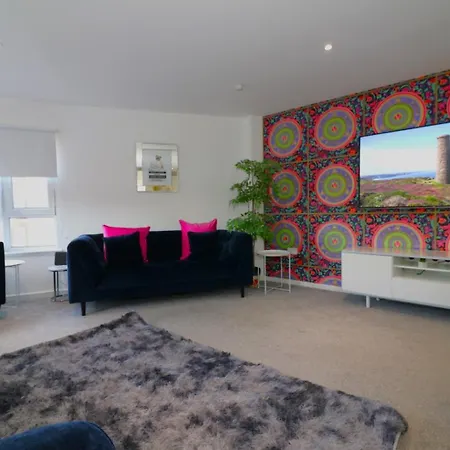Glas-go 2 Bedroom 3 Min Walk To Secc Hydro Free Parking Onsite Apartment *