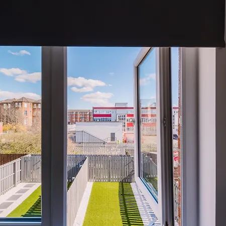 Emirates Aparthouse *