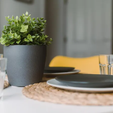 Sleepwell Apartment *