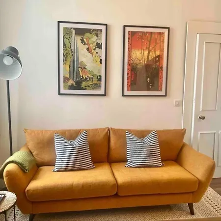 Vakantiehuis Spacious 3 Bedroom In - Free Parking *