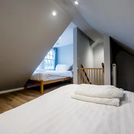 Vakantiehuis Pass The Keys 1 Bedroom Studio With A Cosy Indoor Log Fire *