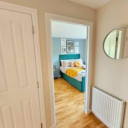 Feriehus Modern 5 Bedroom Townhouse With Free Parking *
