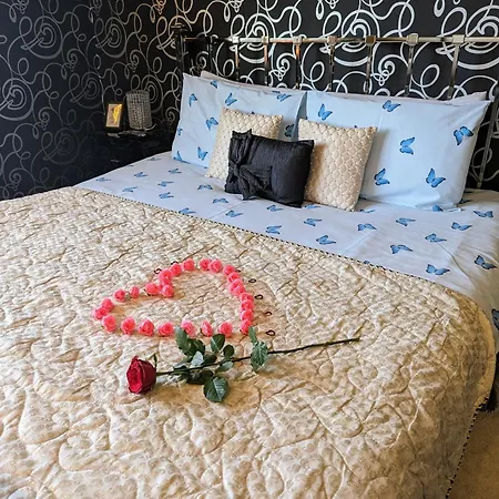Homestay Finn Village - Loch Lomond - Black With Jacuzzi-style Bath