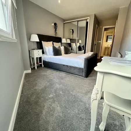 Glas-go 2 Bedroom 3 Min Walk To Secc Hydro Free Parking Onsite *