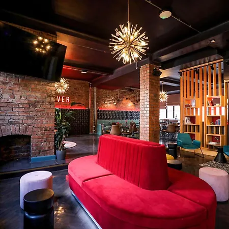 Revolver מלון 4*