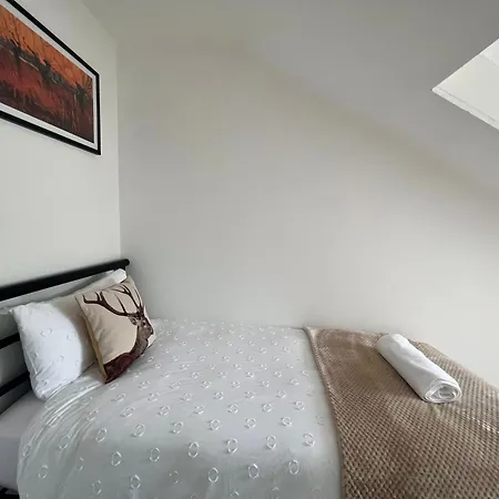 Spacious 3 Bedroom In - Free Parking Glasgow