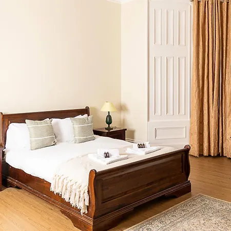 Hotel Pass The Keys Traditional 5 Bed Bellahouston Sleeps 10 Glasgow