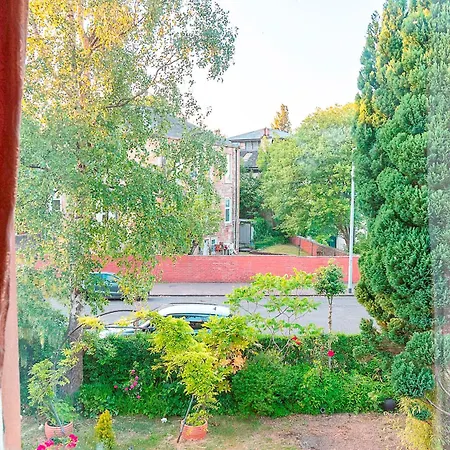 Pass The Keys Traditional 5 Bed Bellahouston Sleeps 10 Hotel