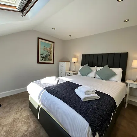 Principal Apartments - West End 아파트