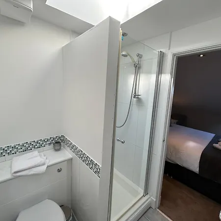 Principal Apartments - West End