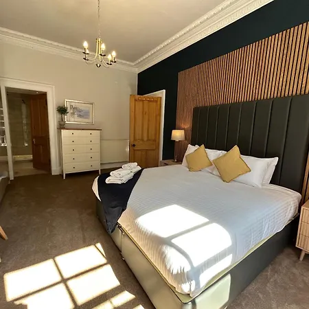Principal - Crown Circus Duplex * Glasgow