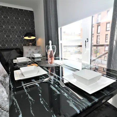 2 Bedroom At Secc Hydro Free Parking Apartment