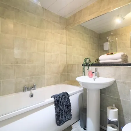 2 Bedroom At Secc Hydro Free Parking Apartment Glasgow