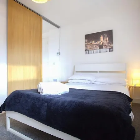 Cosy 1 Bed In Centre Location Apartment