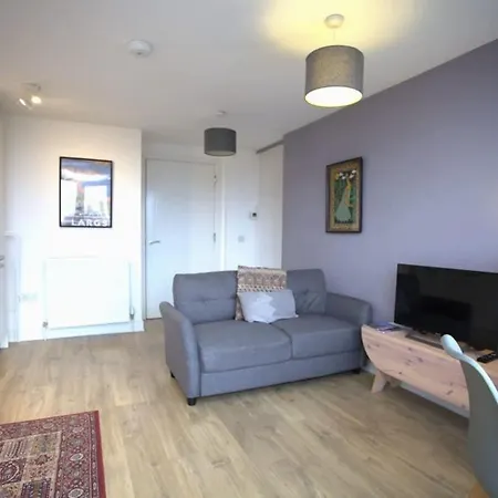 Cosy 1 Bed In Centre Location *