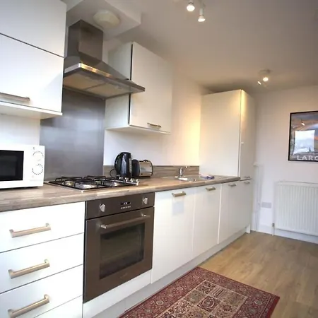 Cosy 1 Bed In Centre Location Apartment *