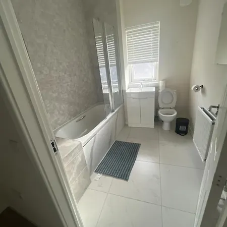 Beautiful 3 Bed House In Centre Appartement *