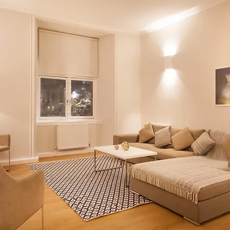 Premier George Square Apartment