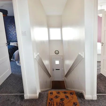 Cosy Stylish Home, Seperate Entrance *