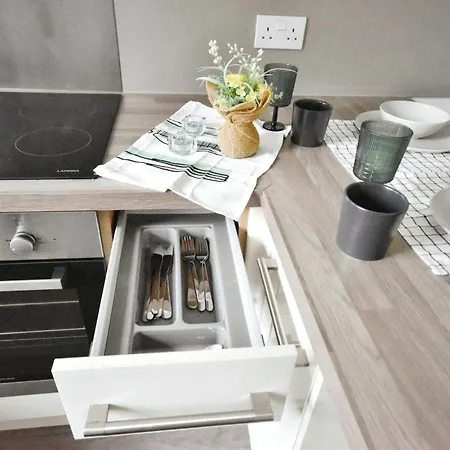 Modern Style , Separate Entrance *