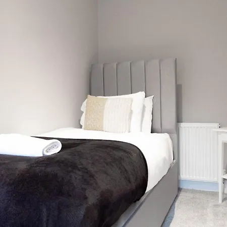 3 Bdr House At Caledonia Luxe Short Lets & Serviced *