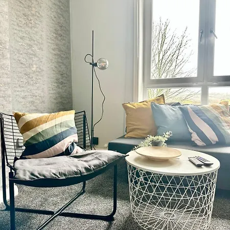 Modern Style , Separate Entrance Apartment Glasgow