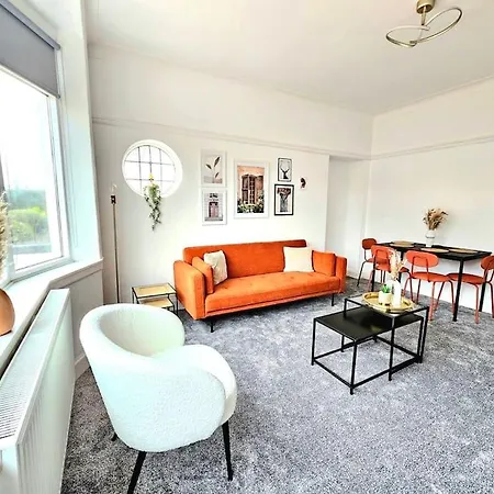 Charming 3-bed Oasis-free Parking