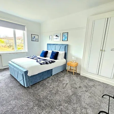 Charming 3-bed Oasis-free Parking