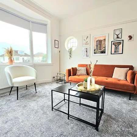 Charming 3-bed Oasis-free Parking * Glasgow