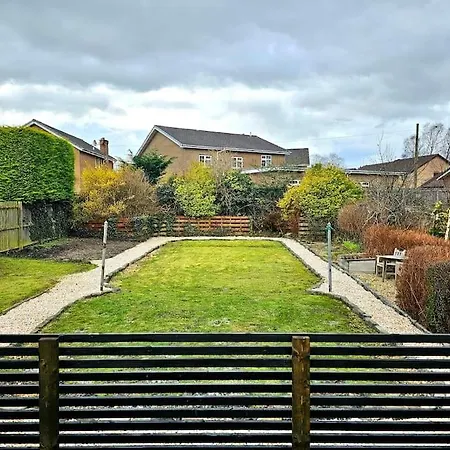 Charming 3-bed Oasis-free Parking Holiday home