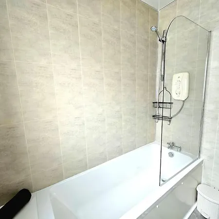 Ferienhaus Charming 3-bed Oasis-free Parking