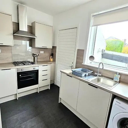 Charming 3-bed Oasis-free Parking