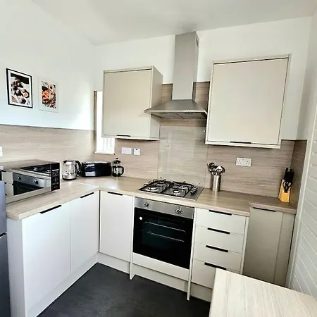 Charming 3-bed Oasis-free Parking Holiday home
