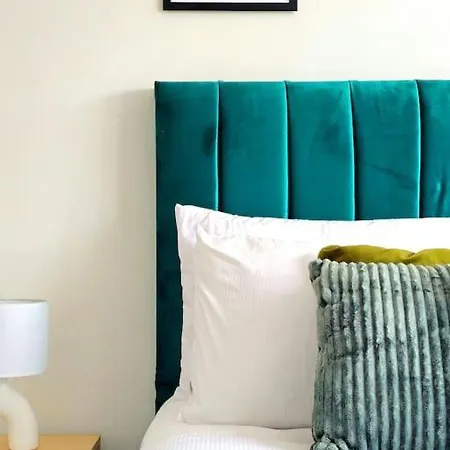 Charming 3-bed Oasis-free Parking