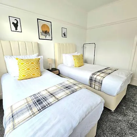 Charming 3-bed Oasis-free Parking Holiday home *