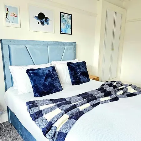 Charming 3-bed Oasis-free Parking *