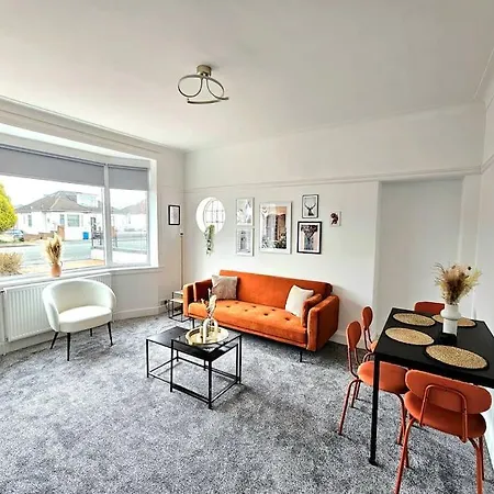 Charming 3-bed Oasis-free Parking * Glasgow