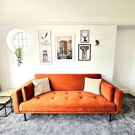 Charming 3-bed Oasis-free Parking Holiday home Glasgow