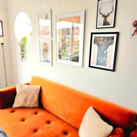 Charming 3-bed Oasis-free Parking Glasgow