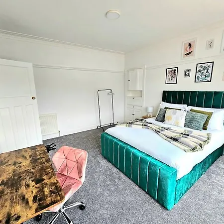 Charming 3-bed Oasis-free Parking * Glasgow
