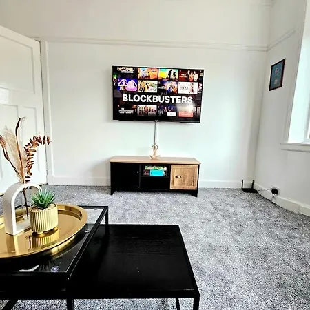 Charming 3-bed Oasis-free Parking Holiday home