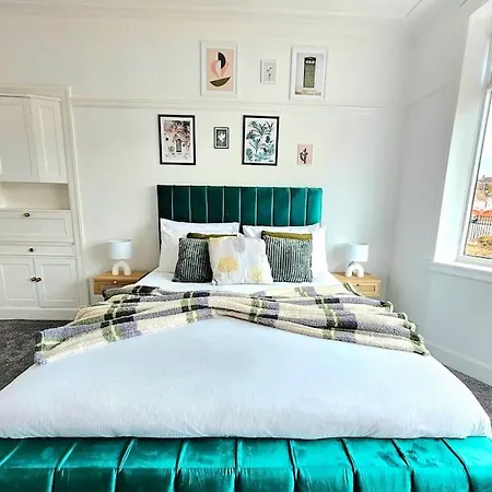 Holiday home Charming 3-bed Oasis-free Parking *