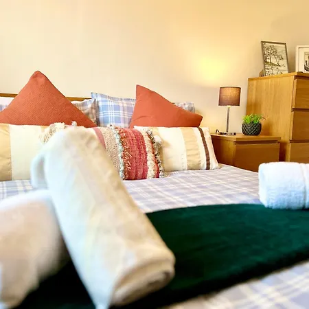 Apartment Beautiful & Spacious 2-bed Flat In Centre With Free Parking