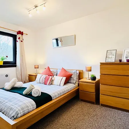 Apartamento Beautiful & Spacious 2-bed Flat In Centre With Free Parking