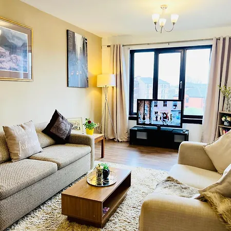 Beautiful & Spacious 2-bed Flat In Centre With Free Parking Glasgow