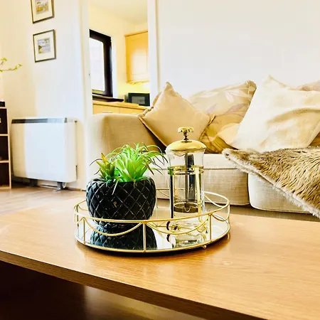 Apartment Beautiful & Spacious 2-bed Flat In Centre With Free Parking