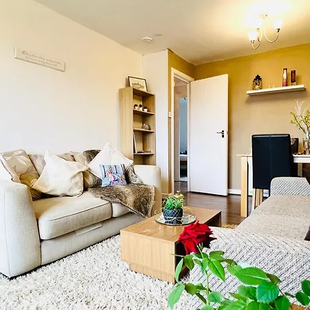 Beautiful & Spacious 2-bed Flat In Centre With Free Parking Apartment Glasgow