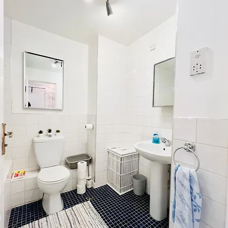 Apartment Beautiful & Spacious 2-bed Flat In Centre With Free Parking Glasgow