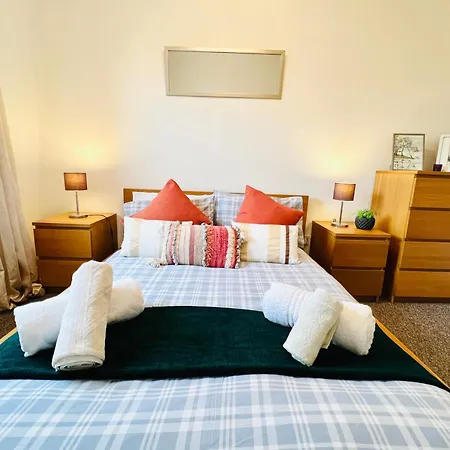 Beautiful & Spacious 2-bed Flat In Centre With Free Parking Apartamento